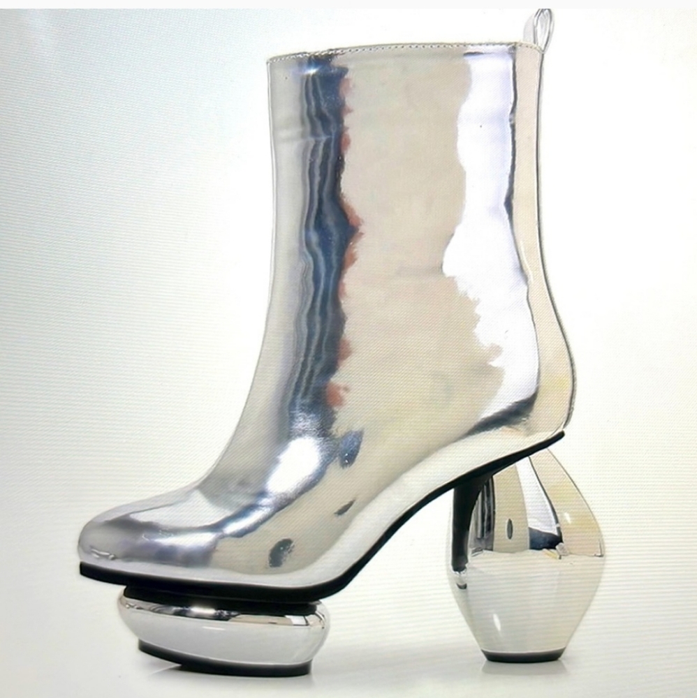 Silver semi platform exotic space boots🤍🤍